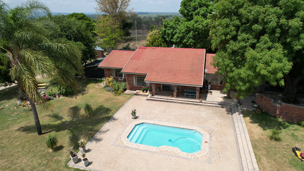 PRIME GAME FARM WITH 3 DAMS, COLDROOM, AIRSTRIP & TOPS PERMIT - VAALWATER (ECJ0047-11-25)