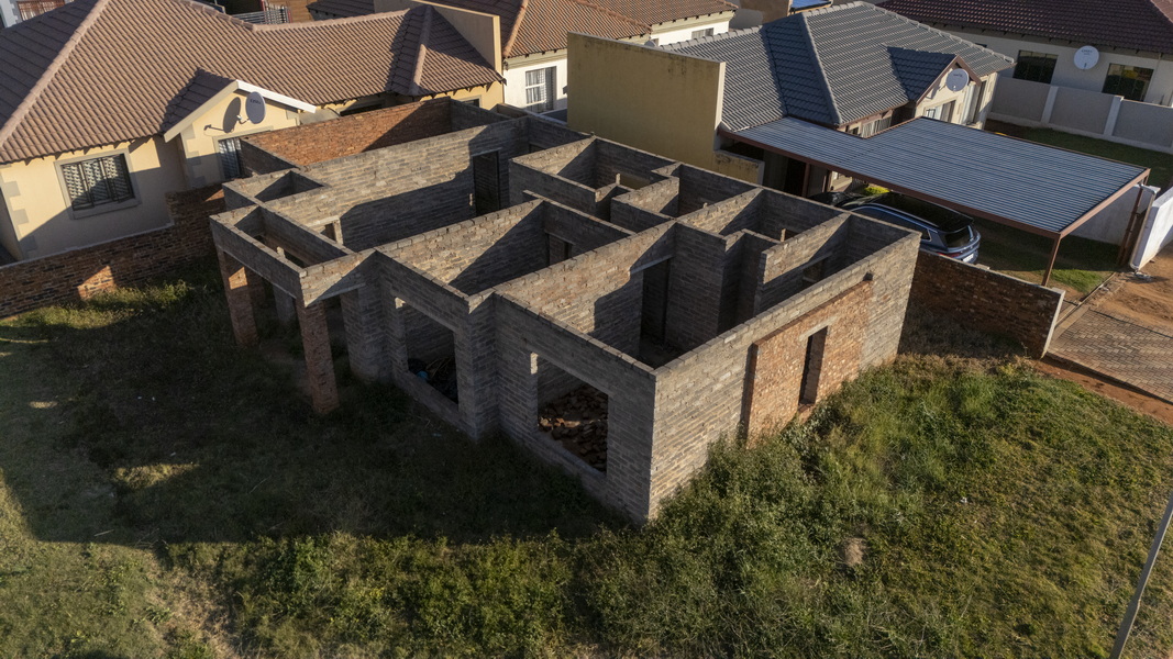 PARTIALLY BUILT FAMILY HOME IN VILLA CLARINA ESTATE - CLARINA (ICO0059-04-26)