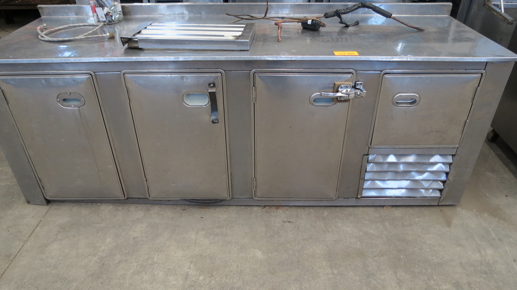 RESTAURANT & CATERING EQUIPMENT INCLUDING FURNITURE & DèCOR - PRETORIA NORTH (ICO1839-05-26)