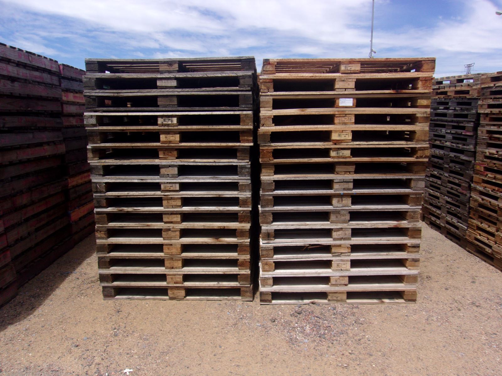 WOODEN PALLETS - SASOLBURG (SA03-236-26)