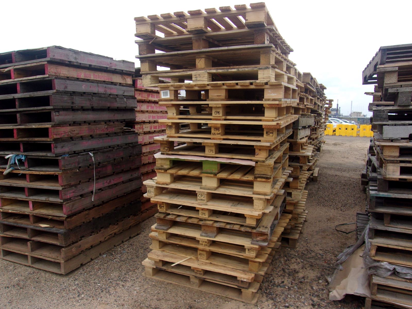 WOODEN PALLETS - SASOLBURG (SA03-240-26)