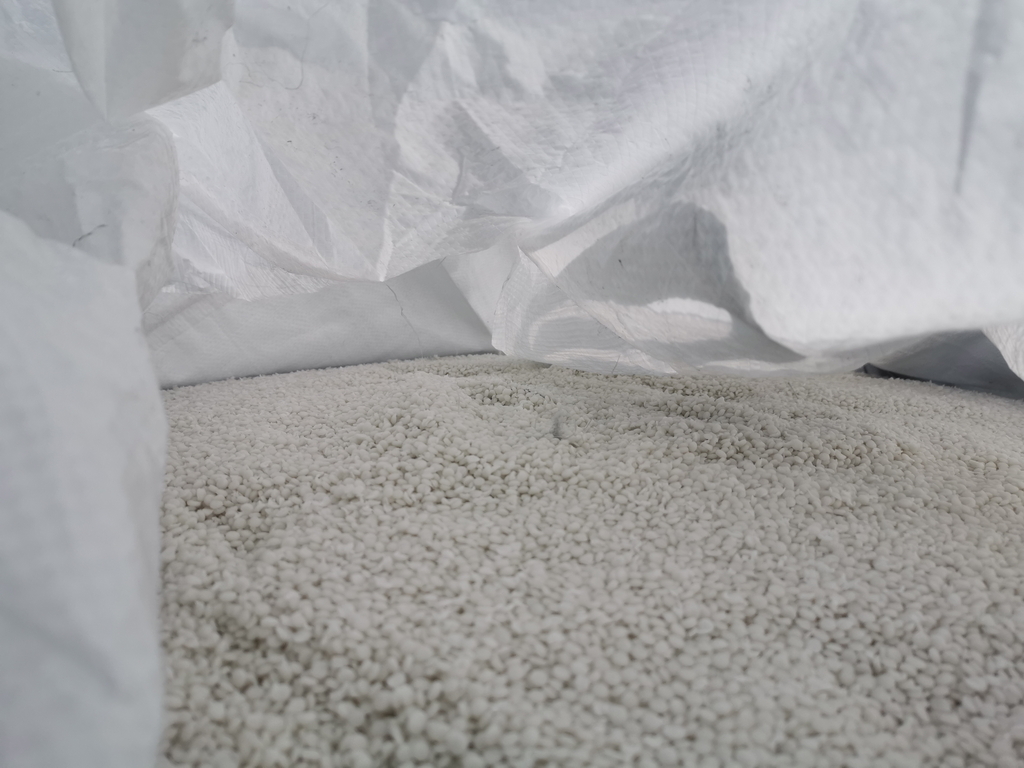 POLYETHYLENE MATERIAL - SASOLBURG (SA05-268-26)