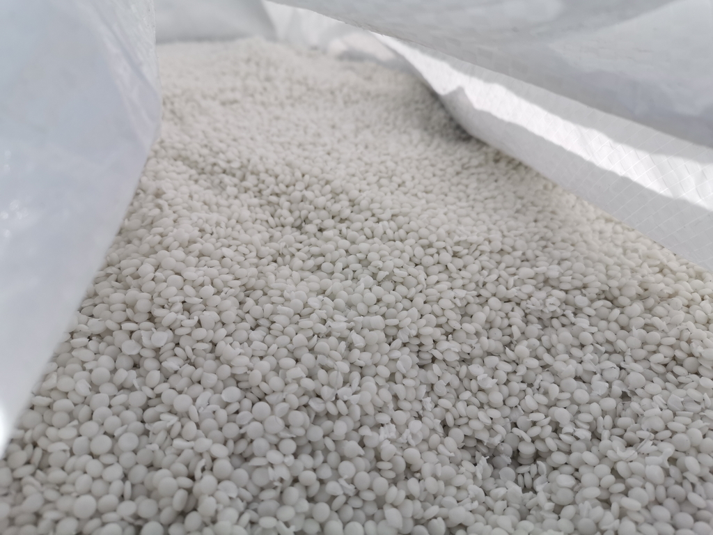 POLYETHYLENE MATERIAL - SASOLBURG (SA05-274-26)