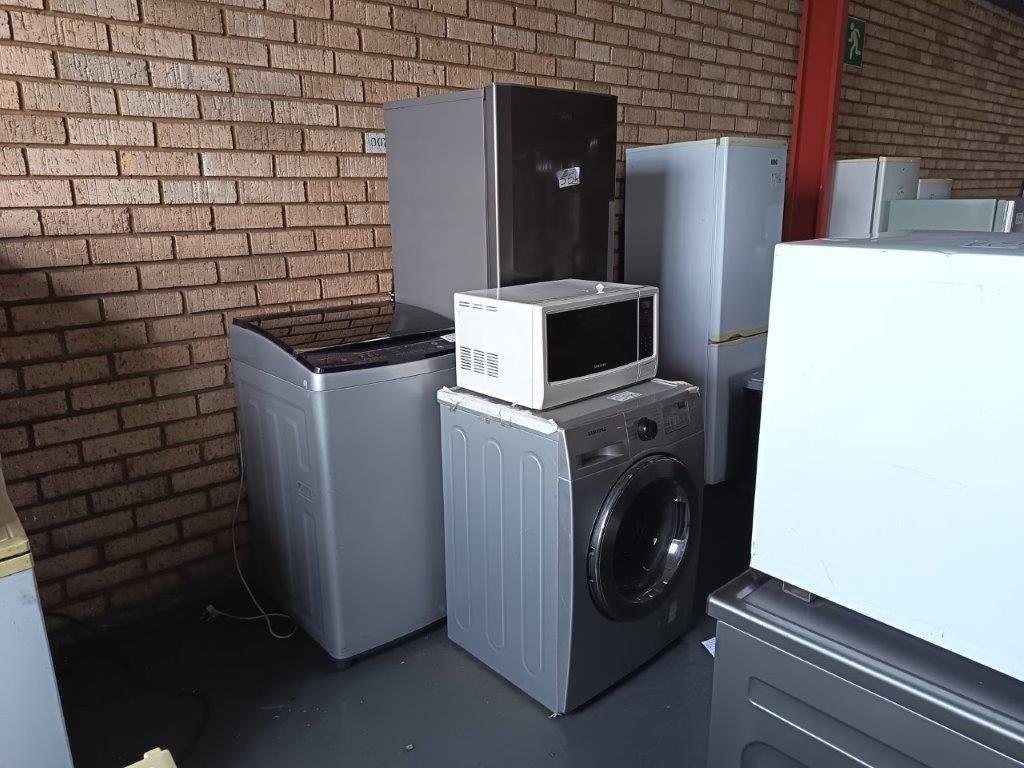 OFFICE FURNITURE & APPLIANCES - SECUNDA (SE05-2081-26)